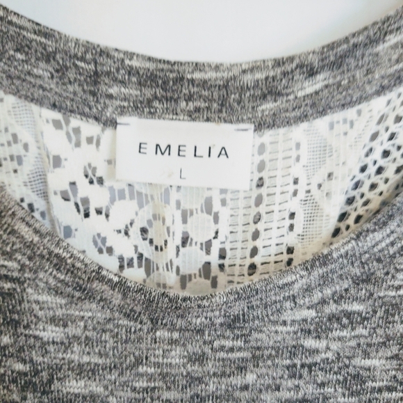 𝅺BLACK and cream blouse with cream lace - Picture 5 of 5